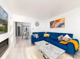 Aryas Homes, Stylish 3 Bed House, Free Parking