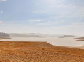 Boat, Fish and Relax Home Near Lake Cherokee, viešbutis mieste Bean Station