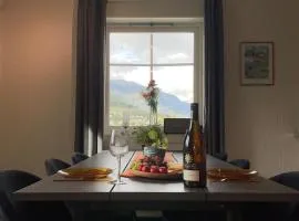 Stylish toppleilighet med flott utsikt - sentralt