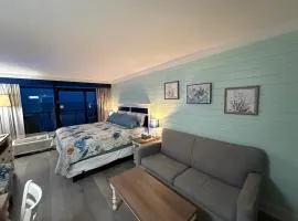 Grande Cayman 1BR Penthouse Patio Oceanfront Views