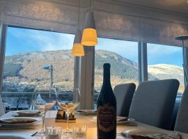 Heart of Voss - Panoramic mountain and river views，位于Vass的酒店