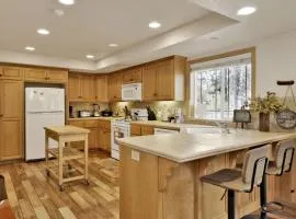 Brownie Resort Your Walk-to-Summit Getaway Family's Snowboarders Skiers