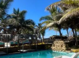 Bali Lodge Máncora - Playa, Piscina & Desayuno