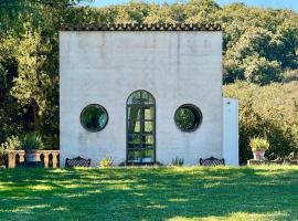 Pavillon Torre Del Falco, lodge in Ronciglione