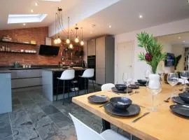 Appleyards Lane, Luxury 4 Bedroom Stay In Chester by Rework Accommodation