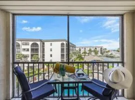 Pleasant condo with spectacular views, pools and spas