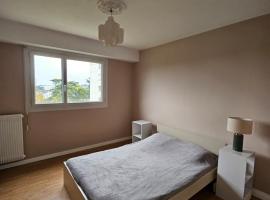 Appartement 3 chb 6 à 8 pers au pied des transports, hotel i Saint-Herblain