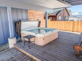 Leadville Dairy Flat - 2 Bed with Office and HOT TUB, hotel in Leadville