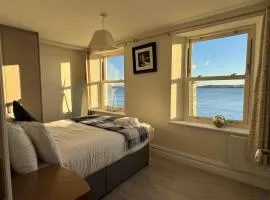 Unit 6 Penthouse Apartment With Harbour & Island Views