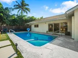 Spacious 6BR Beach Getaway w Heated Pool