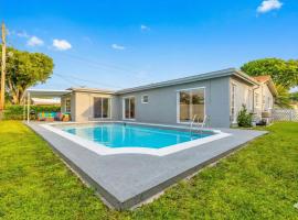 Modern 4BR Villa with Pool Near Casino, hotel in Margate