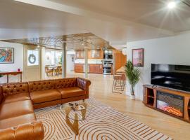 Walk to Athens Riverfront Park! Modern-Retro Apt, Hotel in Athens