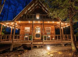 5-Star A-Frame Luxe Glamping Near Red River Gorge & Cave Run Lake Pet Friendly, ξενοδοχείο σε Wellington