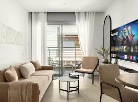 Modern Eilat Escape with Heated Pool