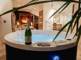 Love Room Vendée avec JACUZZI privatif, hotel i Nesmy