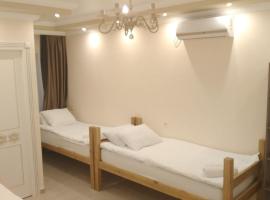 GOLD HOTEL BEAUTIQ IN Uman, khách sạn ở Malyn