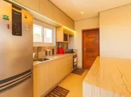 Casa com Piscina e Vista Parcial para o Mar