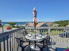 12216 - Beautiful Views of Cape Cod Bay Access to Private Beach Easy Access to P-Town