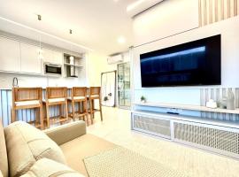 B258 - Apto de luxo com vista mar em Bombinhas, hotel en Bombas