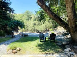 Sequoia Cabin by the River, hotel Three Riversben