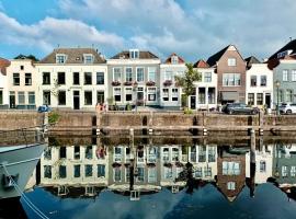 Hotel De Grote Kade - Boutique Heritage Hotel in het historische hart van Goes، بيت ضيافة في خوس
