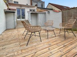 Maison avec terrasse, jardin proche de Lille, hotel i Lezennes