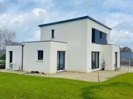 Modern house, comfort and decor 5 people