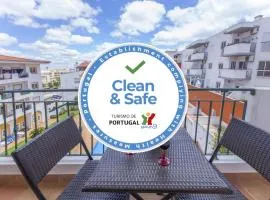 B41 - Windmill Modern with Pool