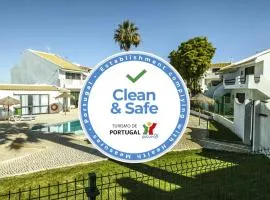 B20 - Sun and Pool Apartment