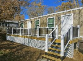 Water Views and Easy Access at West Battle Lake, hotel a Clitherall