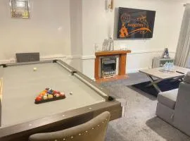 Easystays Baby Mansion Can Sleep 18