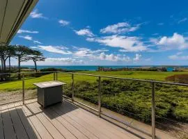 Coastal Tee Lodge by Sonoma Stays - Ocean Views