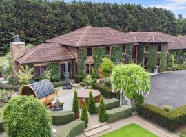 Le Chateau Moderne - Cedar Barrel Sauna & Spa, ξενοδοχείο σε Tamahere