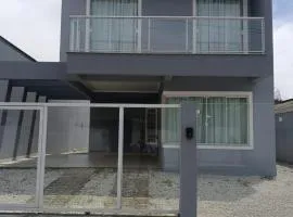 Casa linda e espaçosa ao lado do Morro para Bombinhas