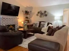 Home 8 Mi to Dtwn Riverside Families Welcome!