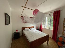 Haut de maison à Deshaies proche de Grande Anse, hotel v destinaci Deshaies