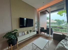 Beachfront Luxury Studio Condo near Marriot Naiyang 50 1, hôtel à Phuket