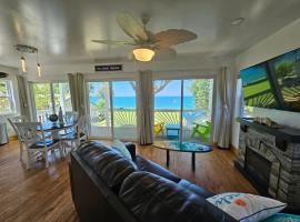 Tree-Top Lake-Front Cottage, hotel i Madison