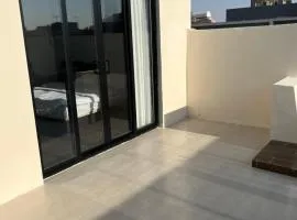 غرفة طابق 3 مع جلسة خارجية