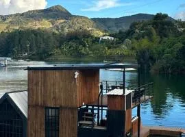 Cabaña flotante con jacuzzi