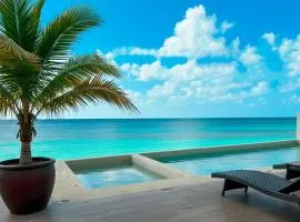 Beach-front Studio & Rooftop Infinity Pool