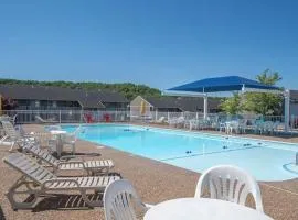 Lakeview: Fireplace, Pool & Kid-Friendly Fun