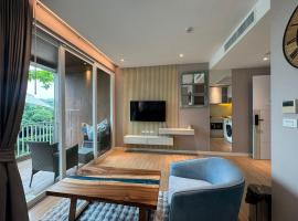 Beachfront Bliss Luxury 1BR Condo Phuket VVPHU50 2, ξενοδοχείο σε Phuket