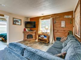 Ride-InandRide-Out Getaway Less Than 1 Mi to Lake Arbutus, hotel en Hatfield