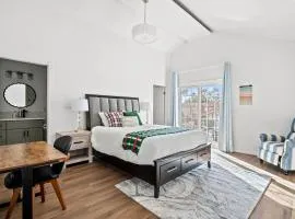 Upgraded Queen Suite Private Ensuite Bright Stay