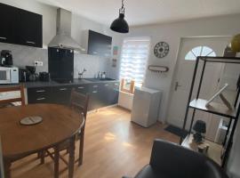 Appartement F1, hotel i Mauriac