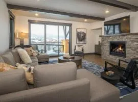 Big Sky Getaway Lone Peak Views Shared Hot Tub