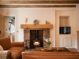 Briar Cottage Near Historic Berwick and Beaches