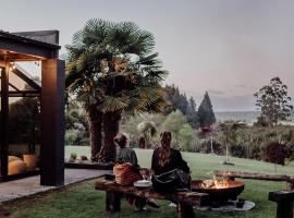 Enchanted - West Coast Private Wonderland, Hotel in Kaihinu