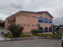 Nsaakoah Hotel, hotel v destinaci Ajumako